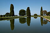 Villa Adriana, il pecile, maestoso peristilio destinato alle passeggiate dell'imperatore.